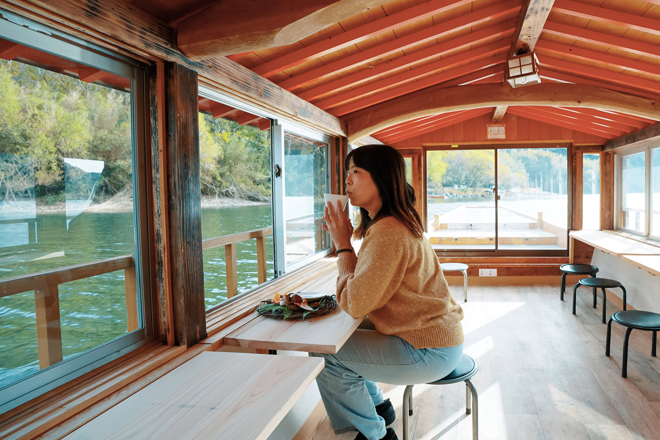 屋形船　水上カフェ